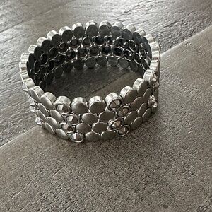 Premier Designs Silver Tone Stretch Bracelet